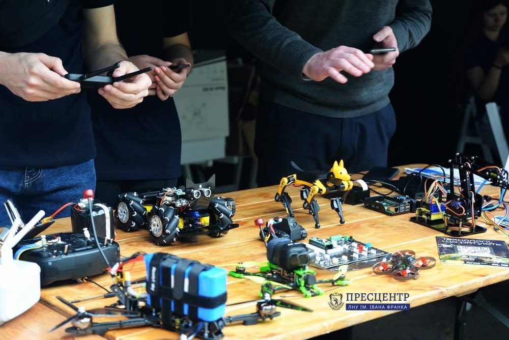 Table with robotics platforms, drones and prototypes